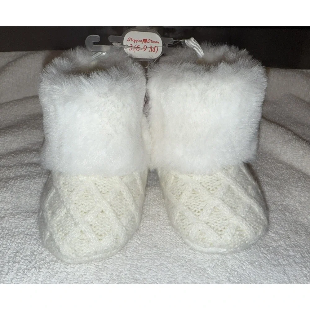New!! Stepping Stones White Faux‎ Fur Booties Size: 3(6-9mo)